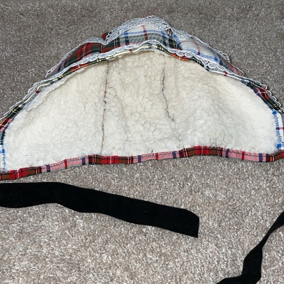 Handmade Bonnet. - Picture 2 of 2